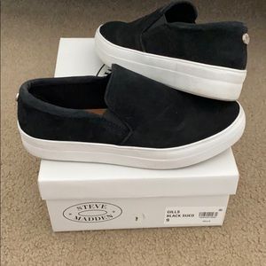 Steve Madden black slip on gills size 9